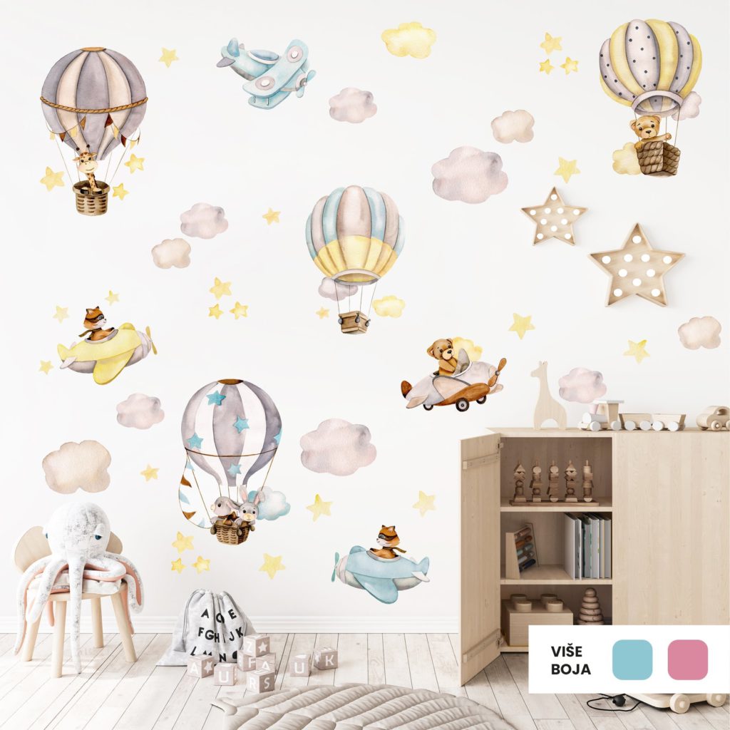 Textile wall stickers with balloons and airplanes featuring teddy bears and bunnies among the clouds, ideal for a kids' room.